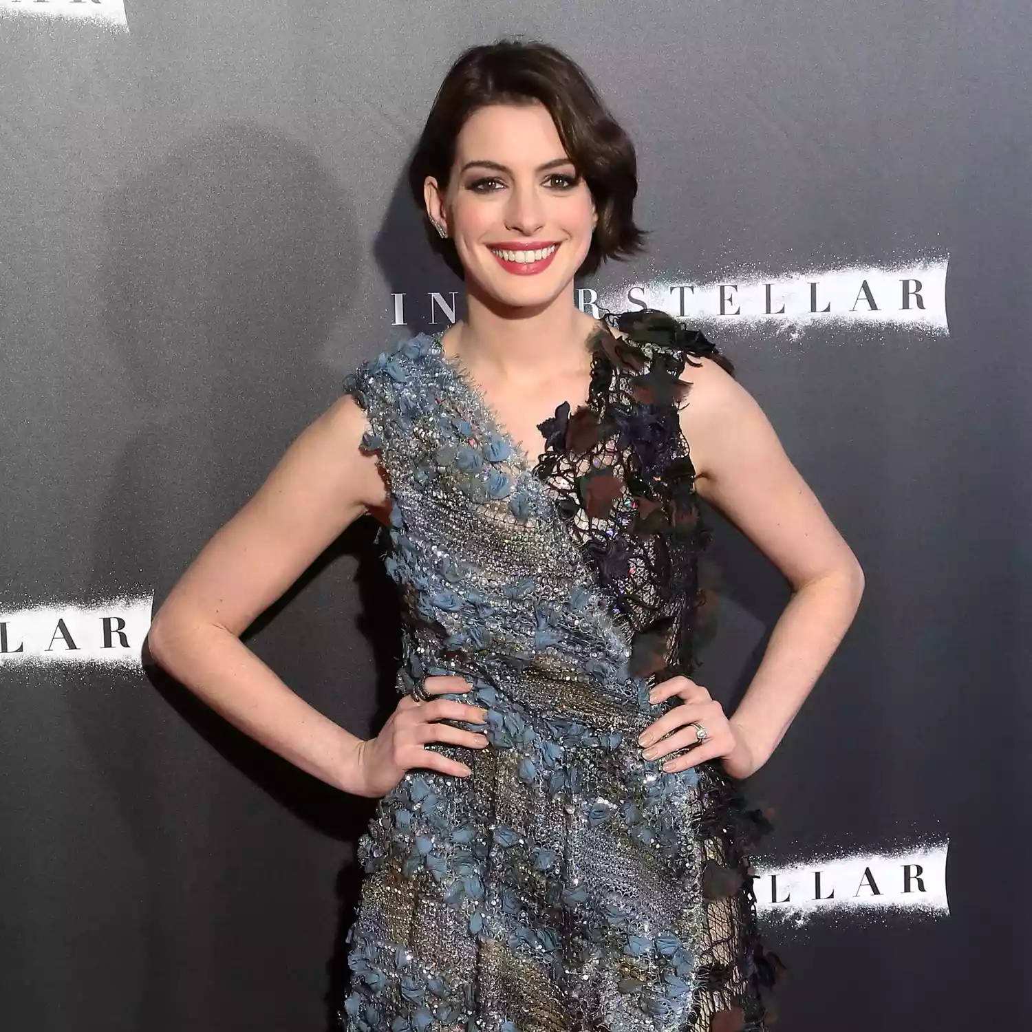 Anne Hathaway in 2014 with a bob and deep side part.